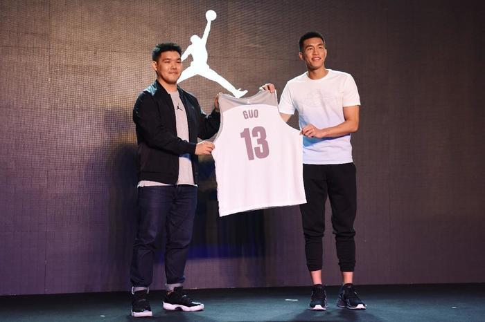 cba郭艾伦转会了吗,cba球员郭艾伦都穿哪些鞋