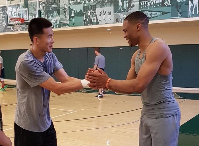 cba郭艾伦转会了吗,cba球员郭艾伦都穿哪些鞋