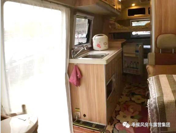 二手车置换戳开有惊喜！你见过拥有上下床的考斯特房车吗？