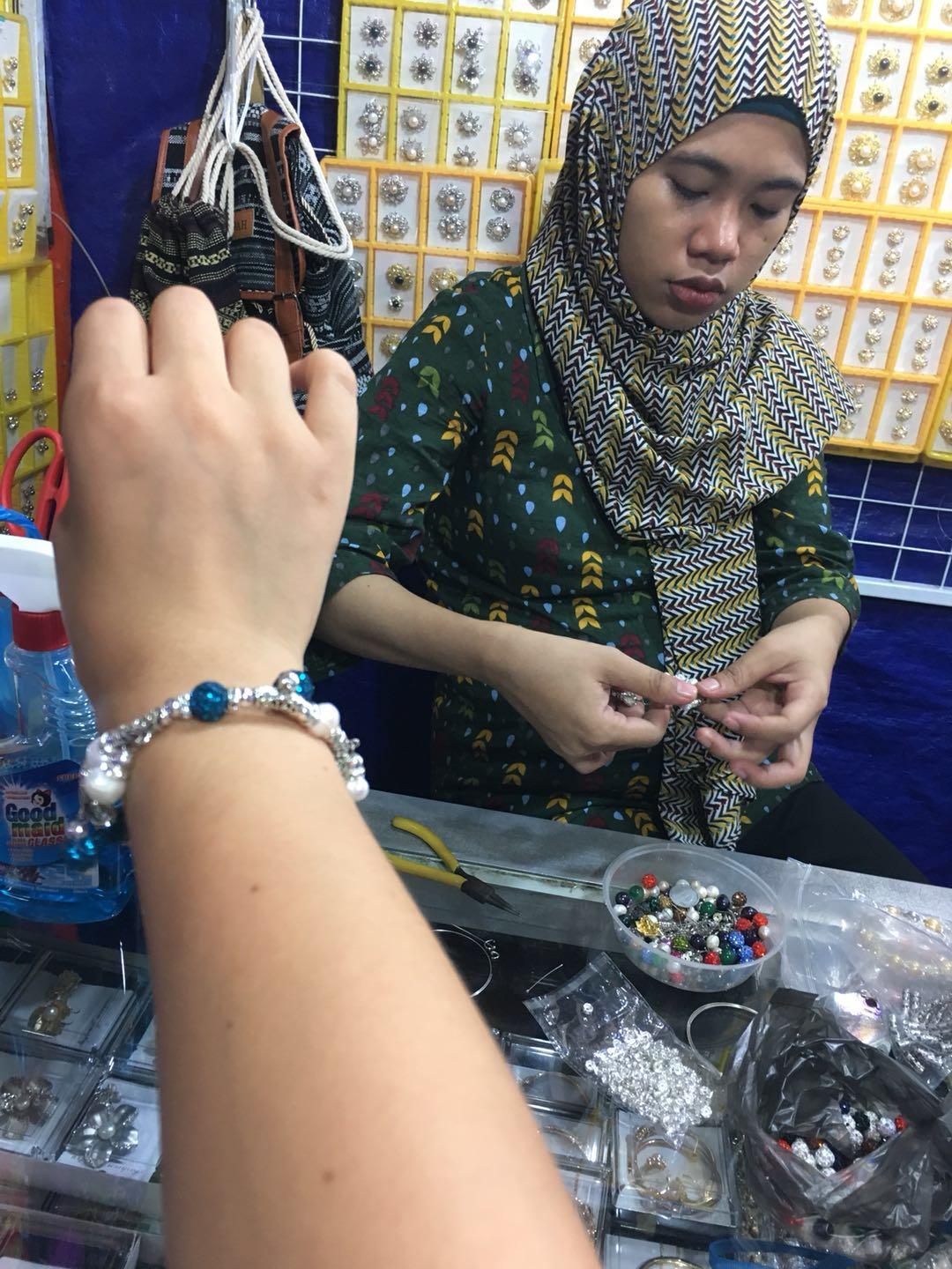 在马来西亚的沙巴码头,中国女生很受欢迎