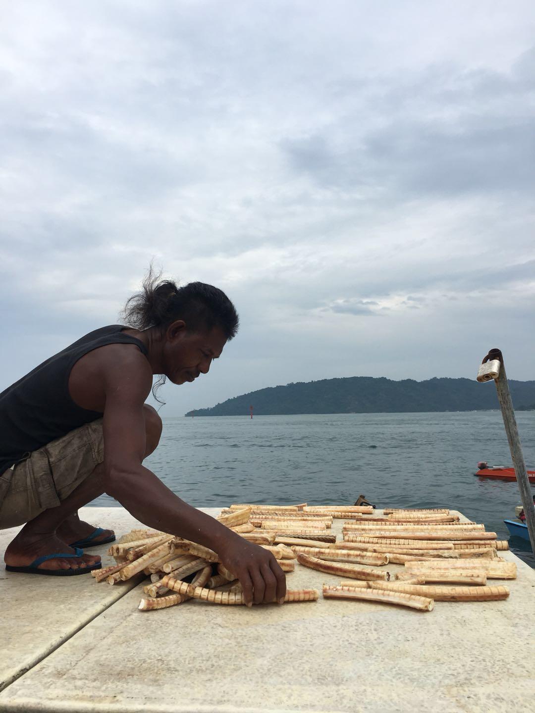 在马来西亚的沙巴码头,中国女生很受欢迎