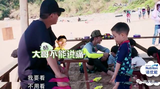 应采儿jasper为陈小春应援 (jasper看应采儿亲陈小春的眼神)