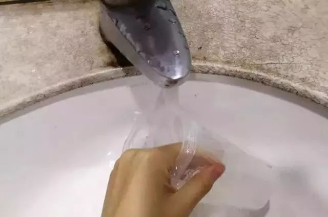 水培花根有点腐烂发臭怎么办,怎么让水培的花活得更久