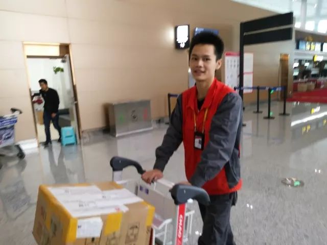 西部航空维修工程部张泽权：我所运送过的每一件航材，都是对生命的尊重