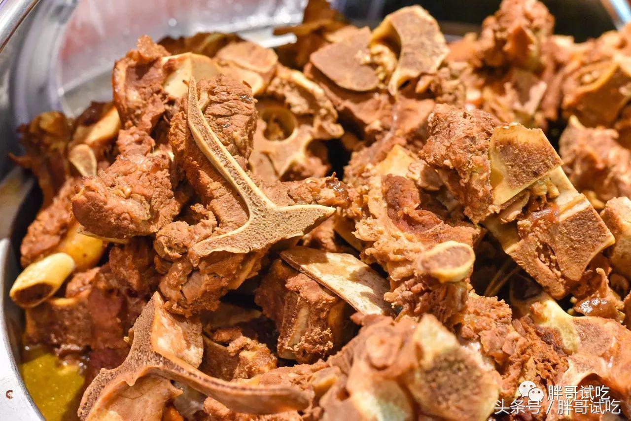 胖哥枣庄辣子鸡,枣庄胖哥吃龙虾视频