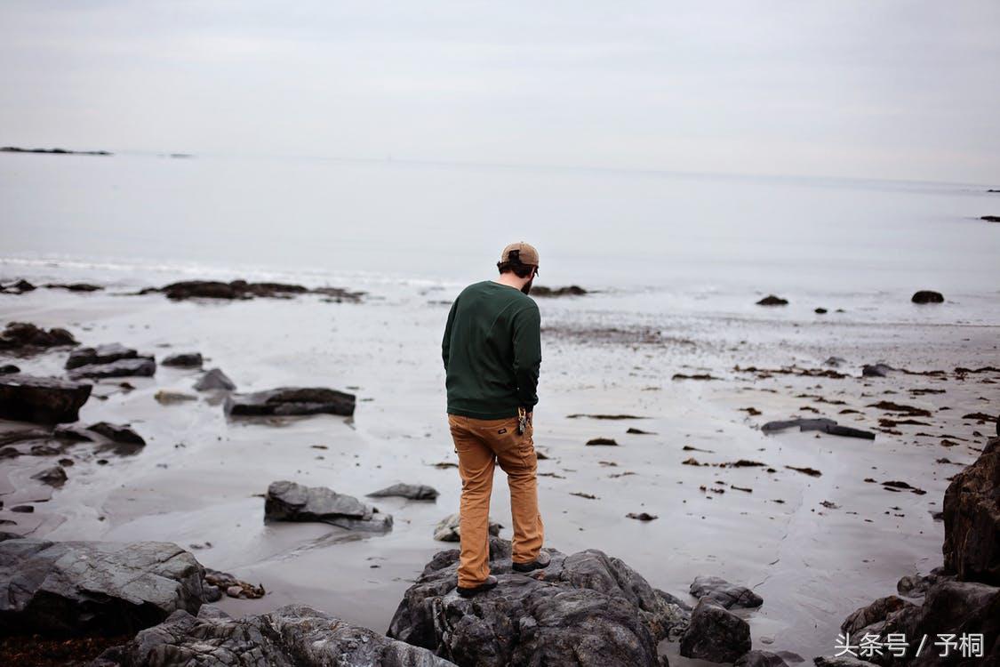 怎么搭配潮流帽子,时尚潮流的帽子搭配