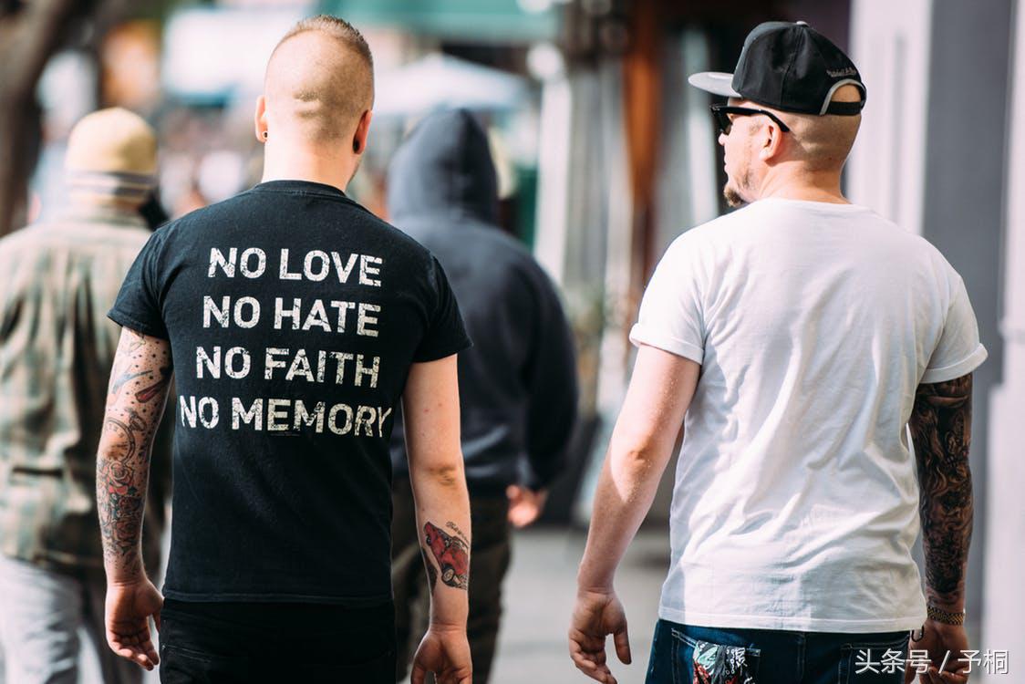 怎么搭配潮流帽子,时尚潮流的帽子搭配