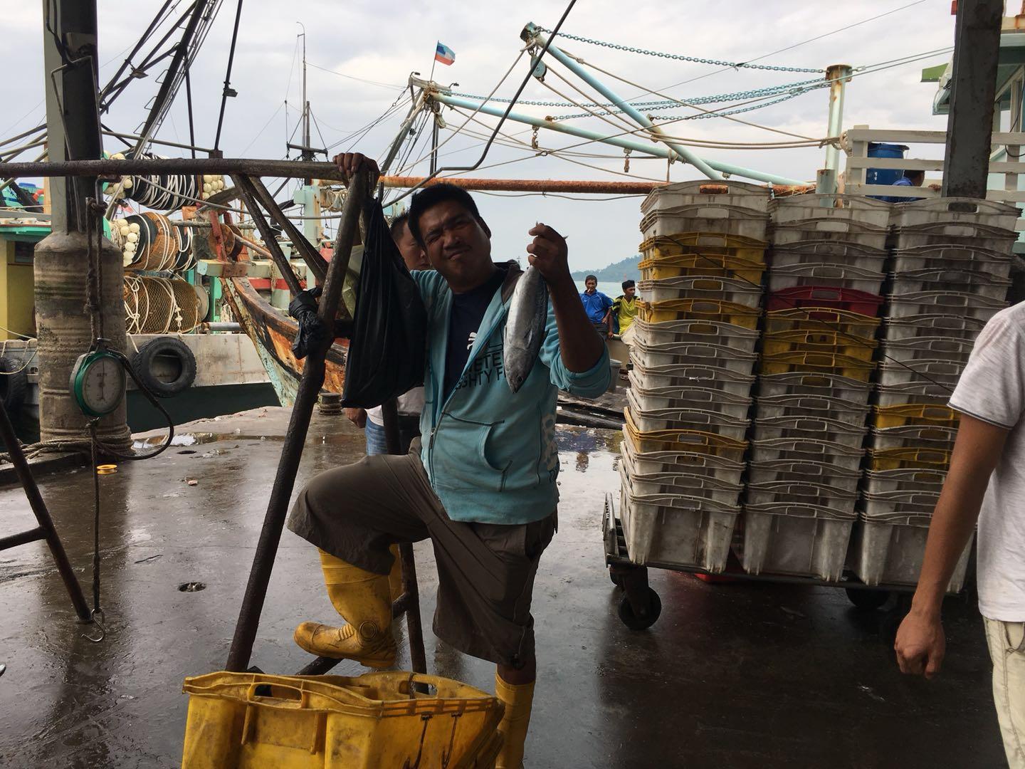 在马来西亚的沙巴码头,中国女生很受欢迎