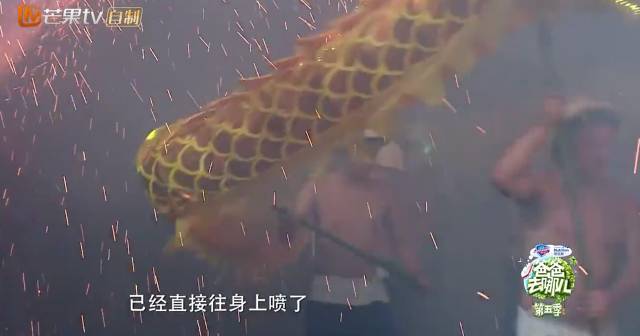 应采儿jasper为陈小春应援 (jasper看应采儿亲陈小春的眼神)