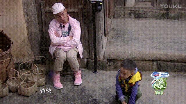 应采儿jasper为陈小春应援 (jasper看应采儿亲陈小春的眼神)