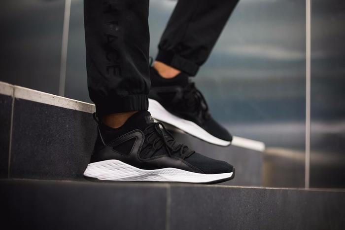 cba郭艾伦转会了吗,cba球员郭艾伦都穿哪些鞋