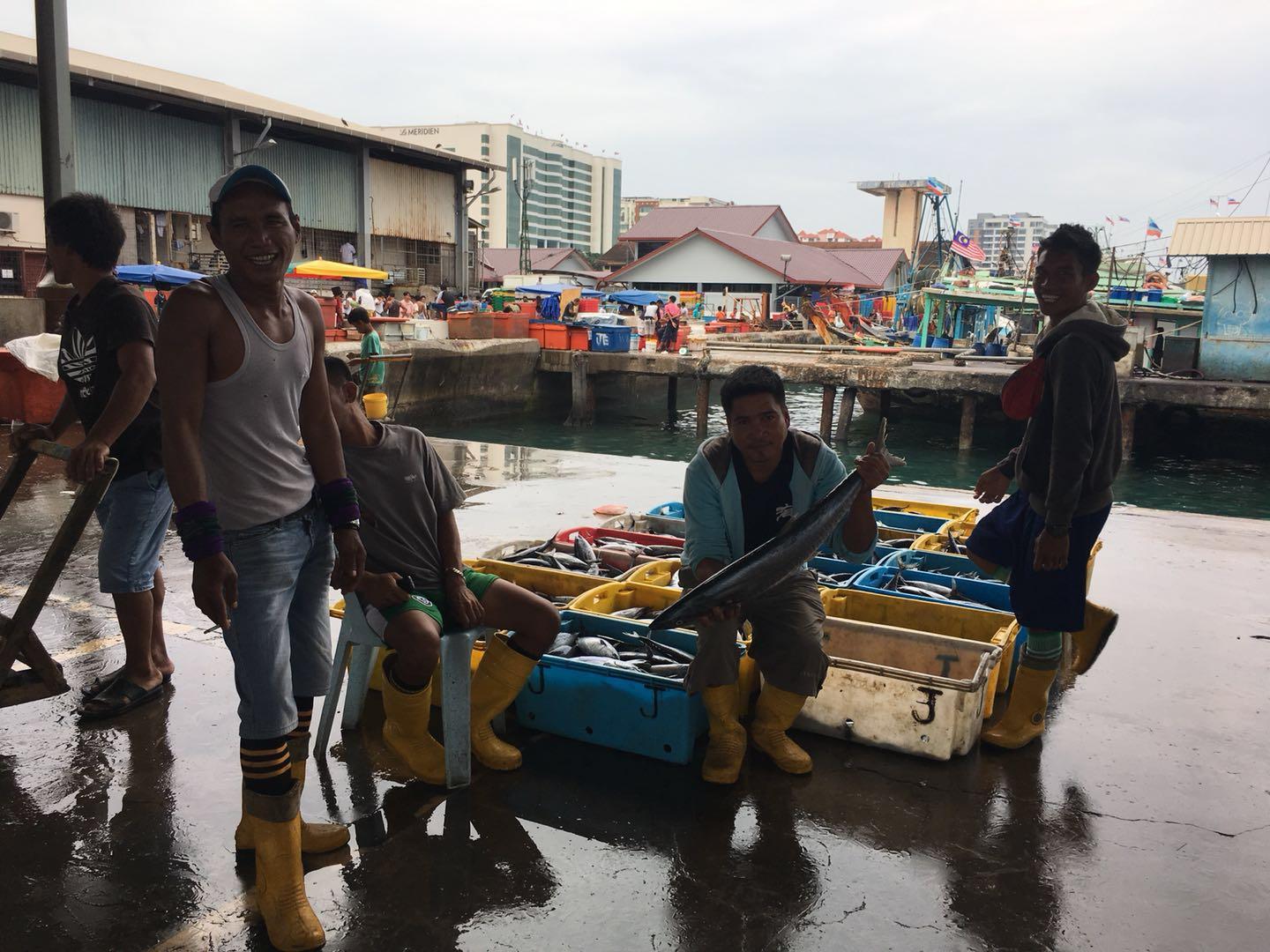 在马来西亚的沙巴码头,中国女生很受欢迎