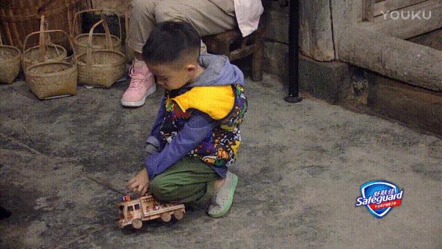 应采儿jasper为陈小春应援 (jasper看应采儿亲陈小春的眼神)