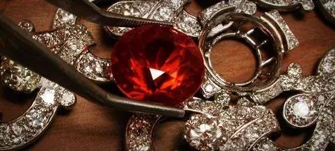 YLYKLife|大品牌背后的小故事「Cartier」