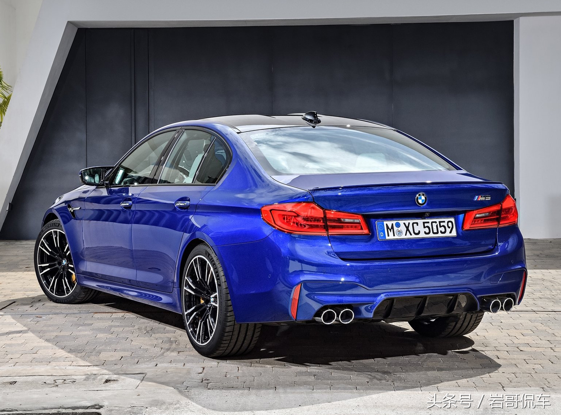 车漆修复用改色膜还是喷漆好,车漆花了是镀晶好还是全车喷漆好