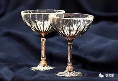 这些玻璃做的东西,为什么能拍出天价?