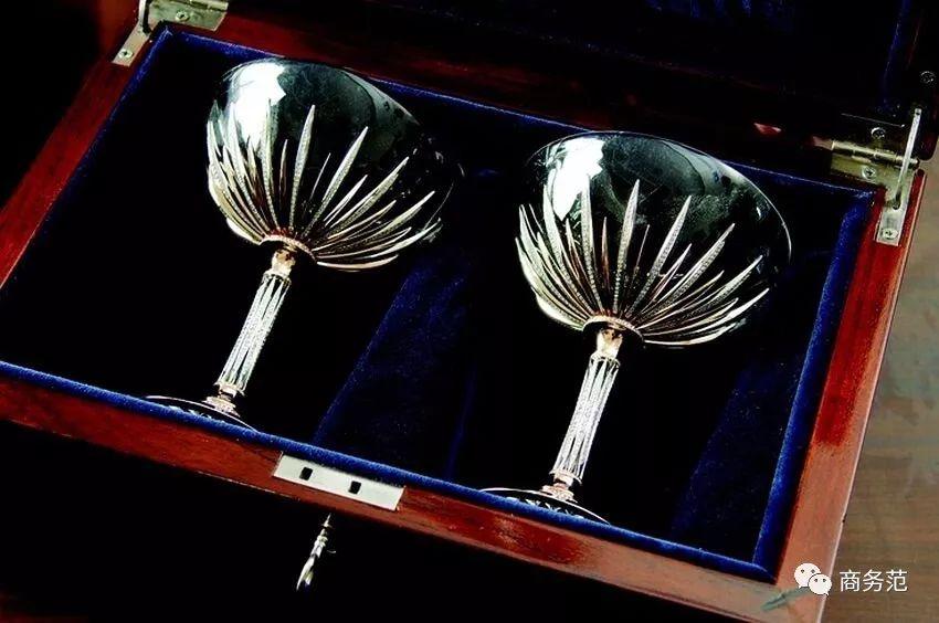 这些玻璃做的东西,为什么能拍出天价?