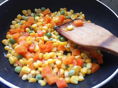 核桃仁广东家常菜,广东粤菜松子仁炒粟米