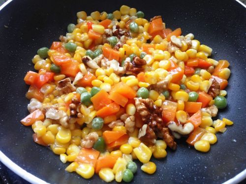 核桃仁广东家常菜,广东粤菜松子仁炒粟米