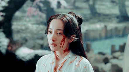 李沁哭戏片场失控,唐嫣和李沁谁有演技