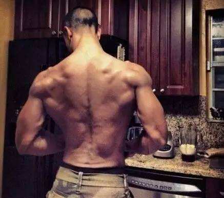 怎么锻炼下背部肌肉最有效,有效的锻炼背部肌肉的方法