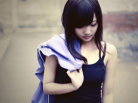 13岁小学生身孕八月仍上课，16岁高中生操场产婴！谁是“祸首”？