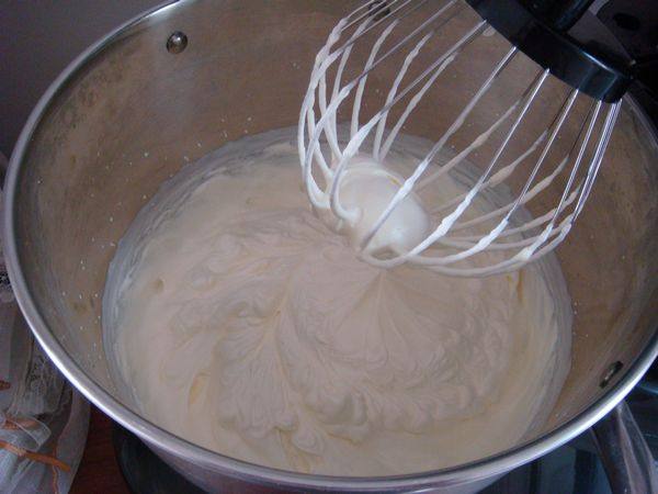 纯白蛋白霜花蛋糕,4寸奶油霜花蛋糕