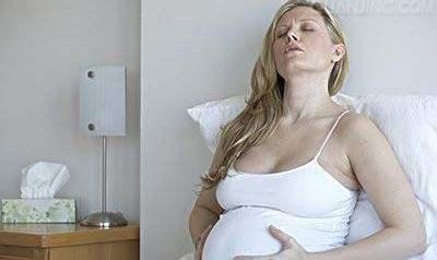 怀孕初期呕吐之后下身突然出血,怀孕初期梦见下身出血