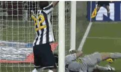 足球场上误判的暖心时刻,裁判的误判瞬间