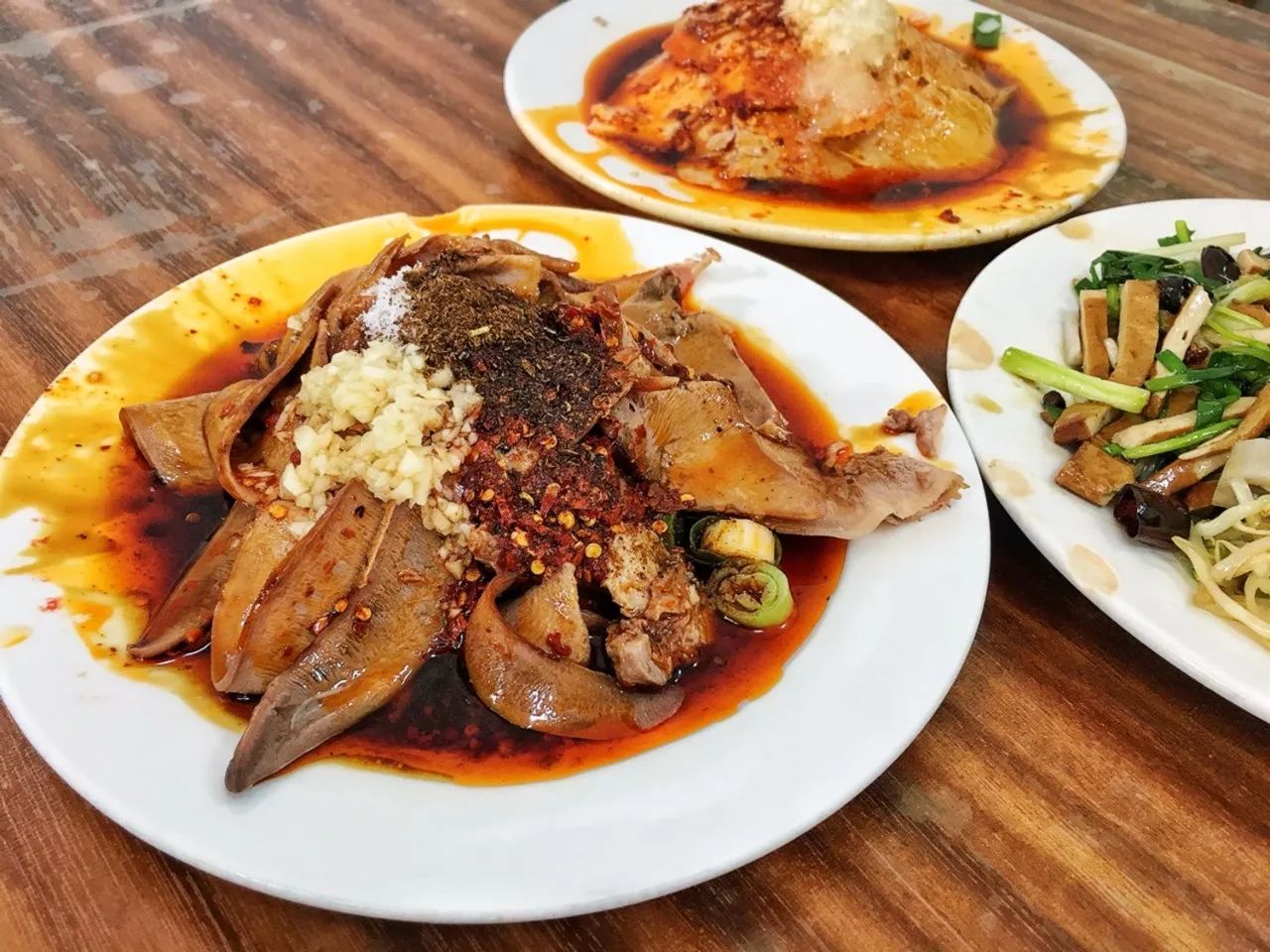 老成都一碗面一碗饭,成都的一天从一杯茶开始