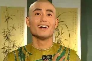 23岁女孩得红疹,女孩身体起红疹水泡