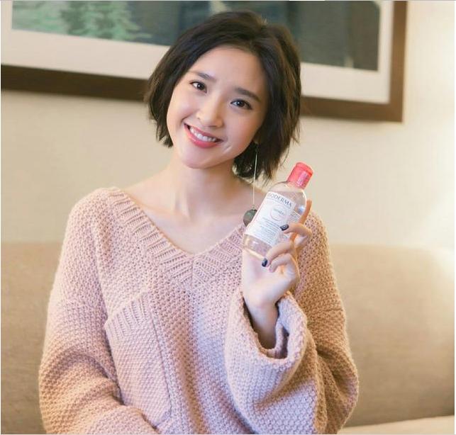 唐艺昕用的化妆品很奢侈可用的面膜却只要3块多钱一片