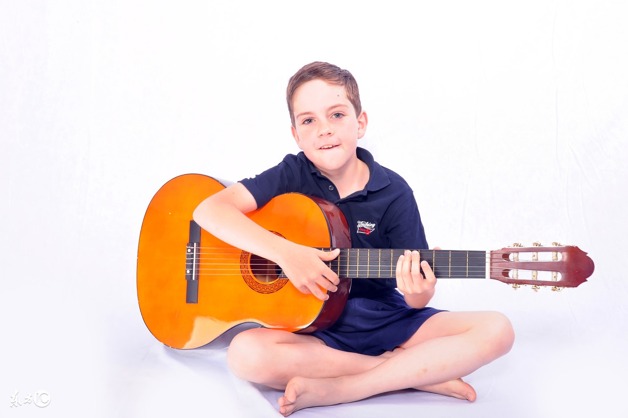 吉他滴答吉他教学入门零基础,新手学吉他如何挑选吉他购买吉他