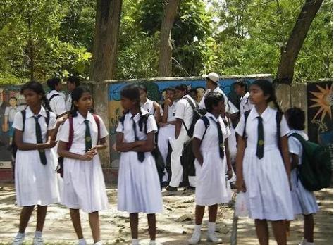 日本校服裙子为什么那么短,日本校服短裙子图片