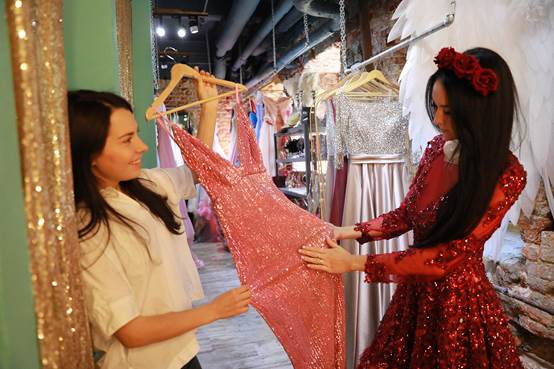 红场边上买婚纱过时了，这个双11俄罗斯白富美最爱东莞制造！