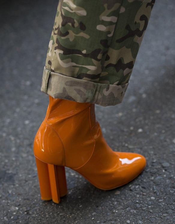 秋冬就玩小套路，还不入手闪闪发光的漆皮单品，怎么能赢过时尚精