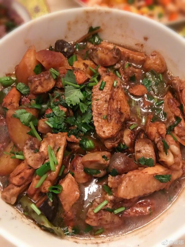 谢娜孕妈做菜,谢娜晒表弟做饭