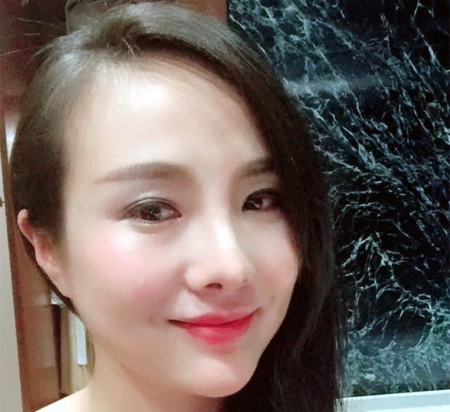 网络红人干露露生日真空现身与五个大汉一起过生日，现场太雷人