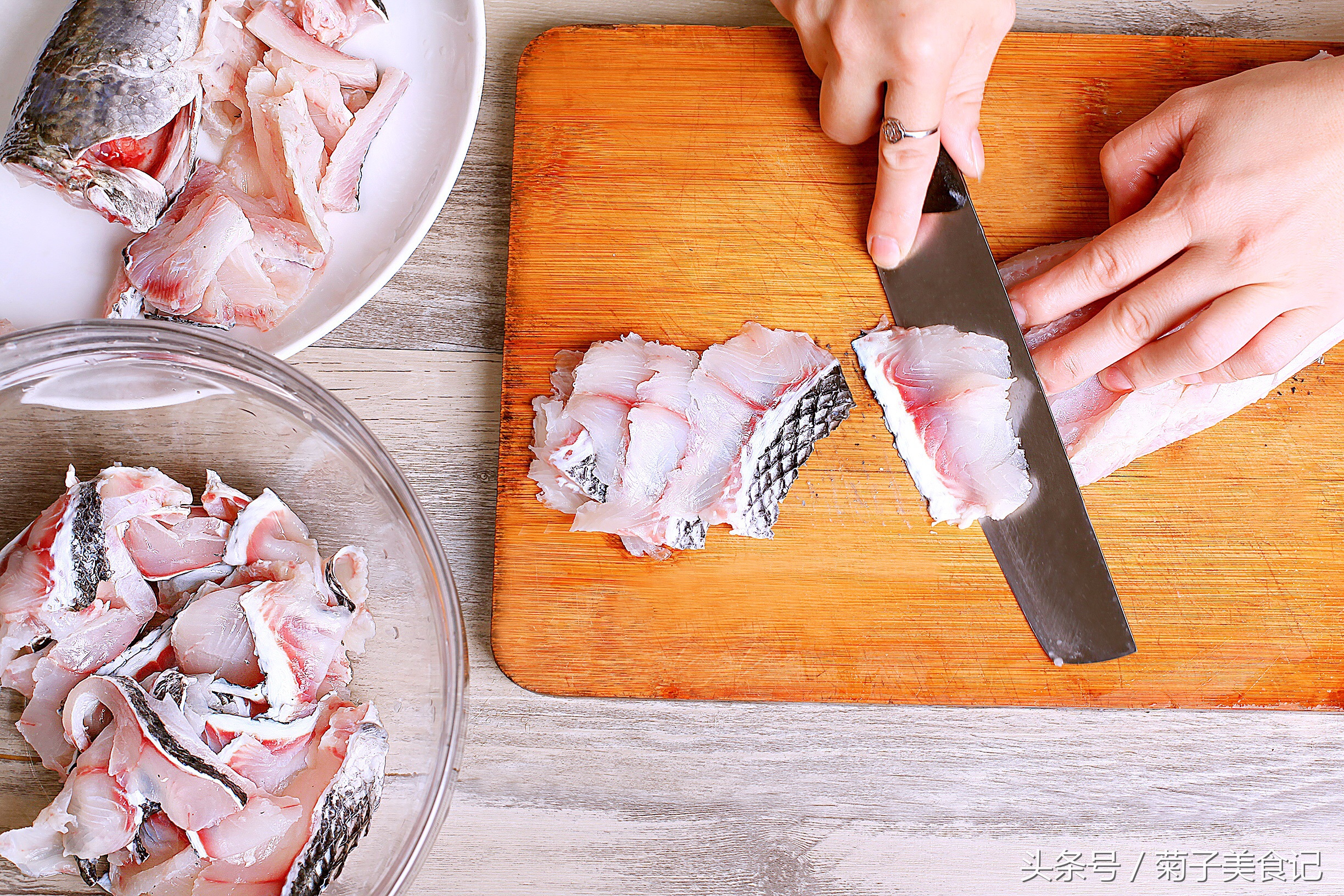 鱼片爽滑细嫩,花鲢水煮活鱼怎么切鱼片