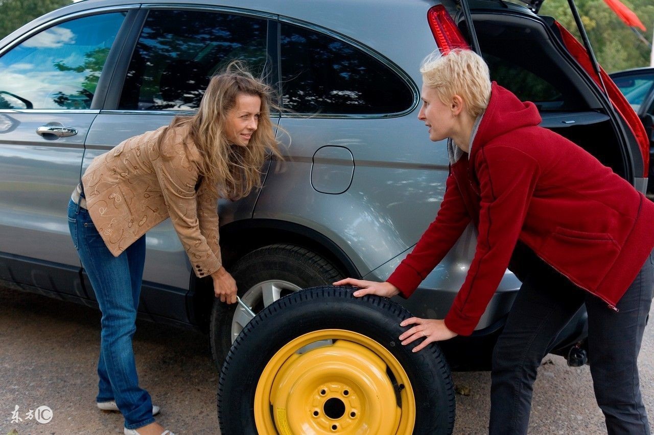 汽车备胎注意事项及技巧,博越汽车更换备胎教程