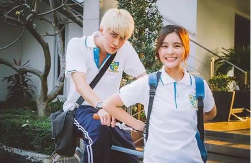 日本校服裙子为什么那么短,日本校服短裙子图片