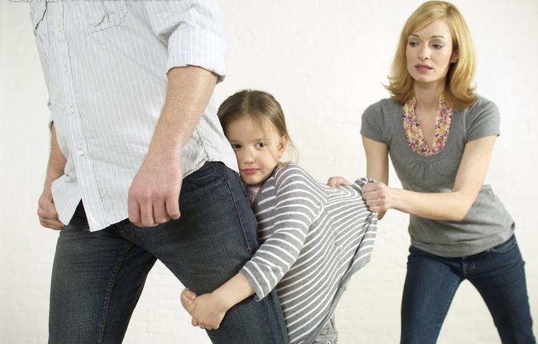 父母上班孩子一直哭闹,爸妈外出打工孩子哭闹怎么办