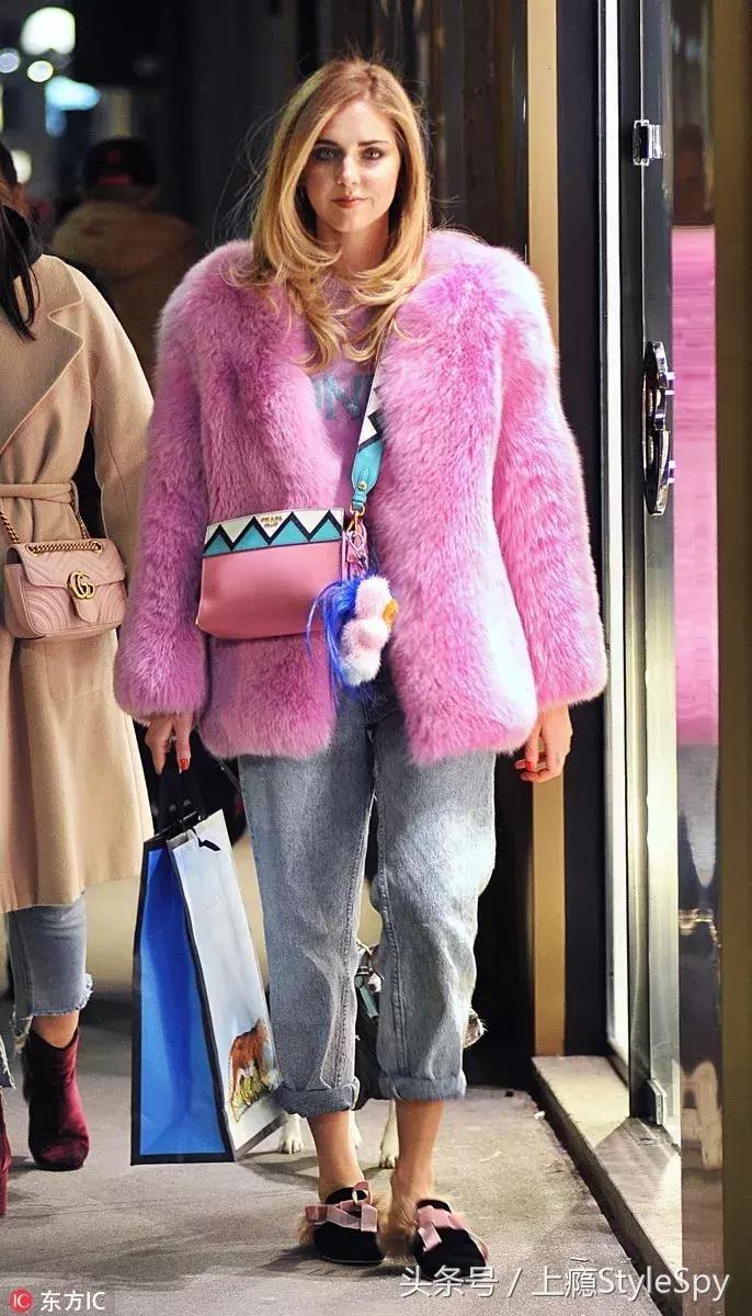 冬天半袖蝙蝠衫毛衣搭配,冬天宽松版的毛衣怎么搭配