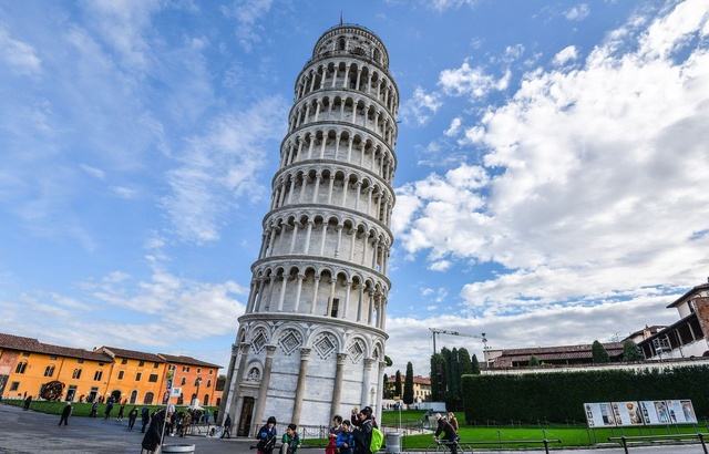 世界十大绝美现代建筑之作 (世界著名经典建筑设计图)