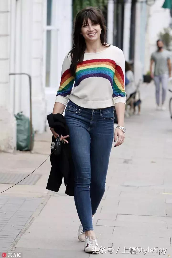 冬天半袖蝙蝠衫毛衣搭配,冬天宽松版的毛衣怎么搭配