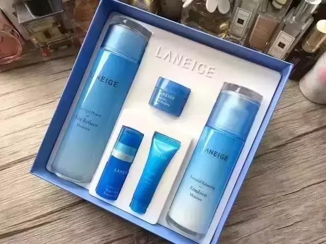 混油皮秋冬控油保湿水乳推荐测评,油皮痘肌适合的秋冬平价水乳