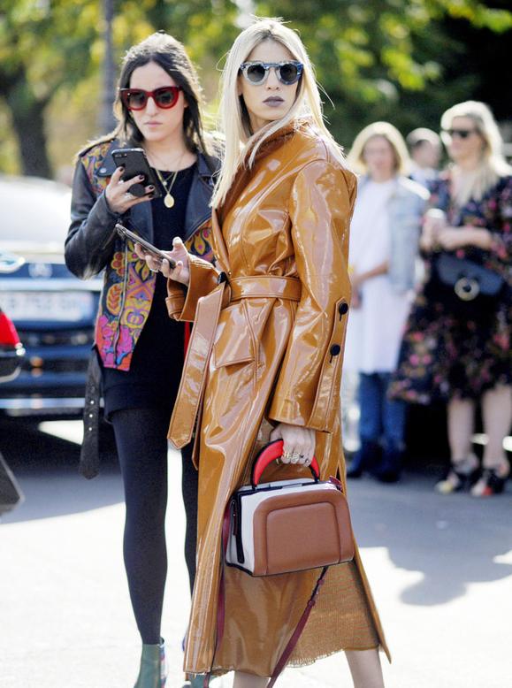 秋冬就玩小套路，还不入手闪闪发光的漆皮单品，怎么能赢过时尚精