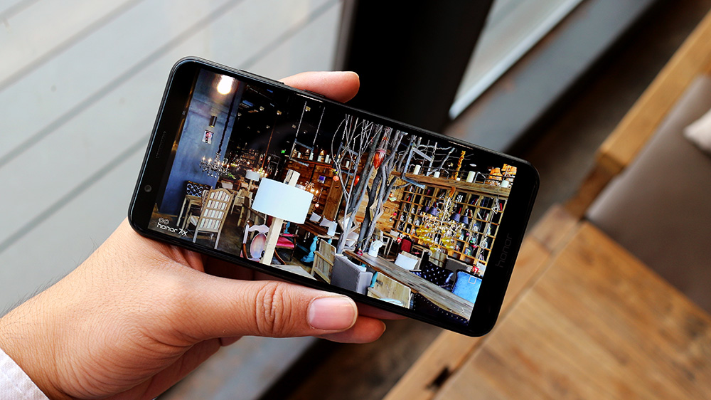 全面屏荣耀畅玩7x有几种颜色,千元旗舰手机荣耀畅玩7x