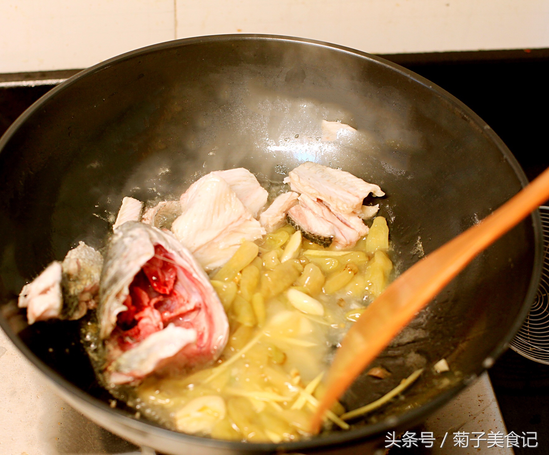 鱼片爽滑细嫩,花鲢水煮活鱼怎么切鱼片