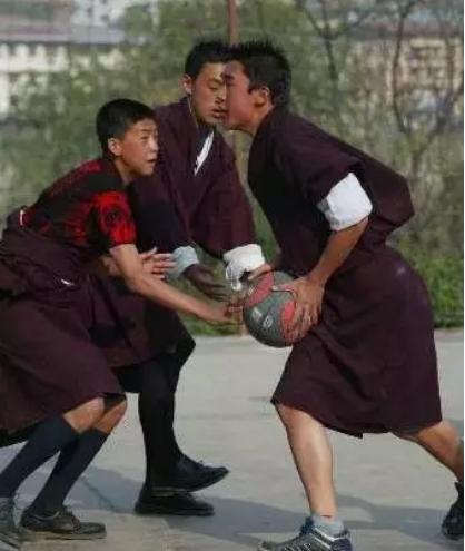 日本校服裙子为什么那么短,日本校服短裙子图片